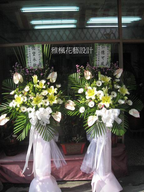 莿桐告別式喪禮花籃設計與追思花柱