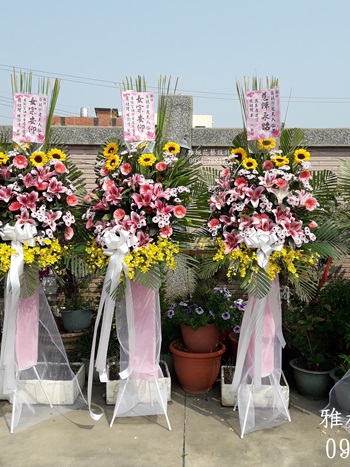 追思花環花架東勢鄉花店，雅楓花店